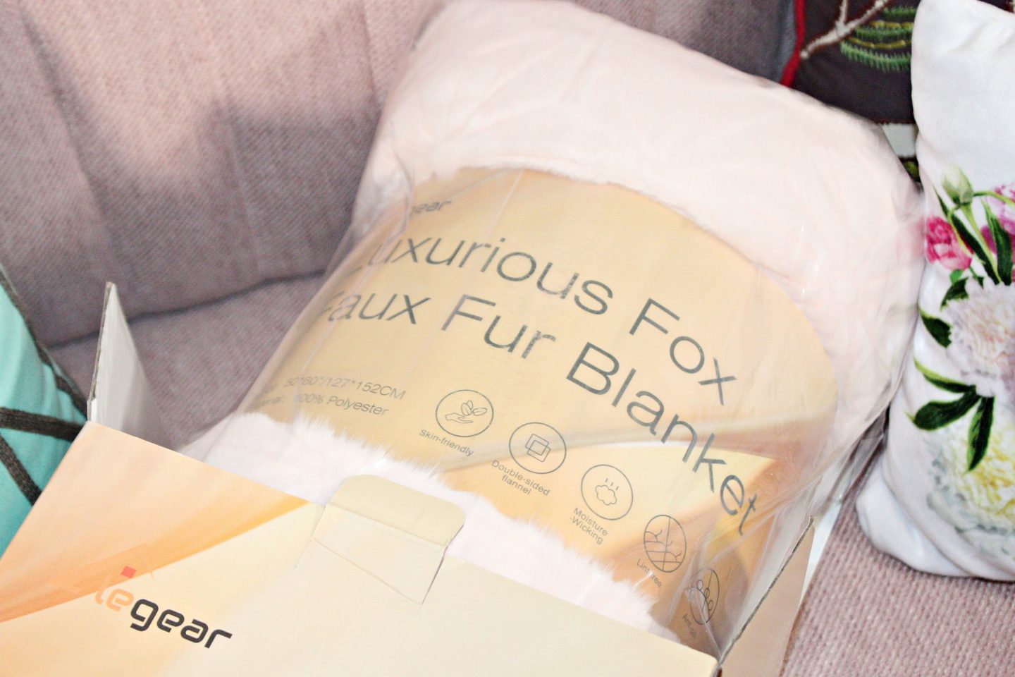 Elegear Luxurious Fox Faux Fur Blanket