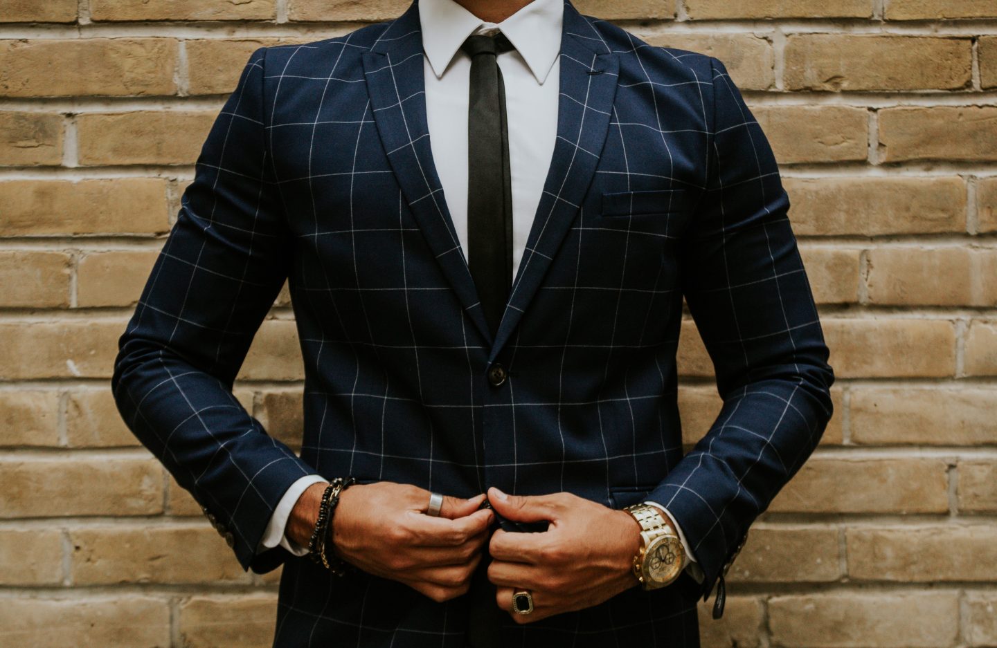 Men's Formal Wear Guide: Steps To Find The Perfect Fit Dress Shirt