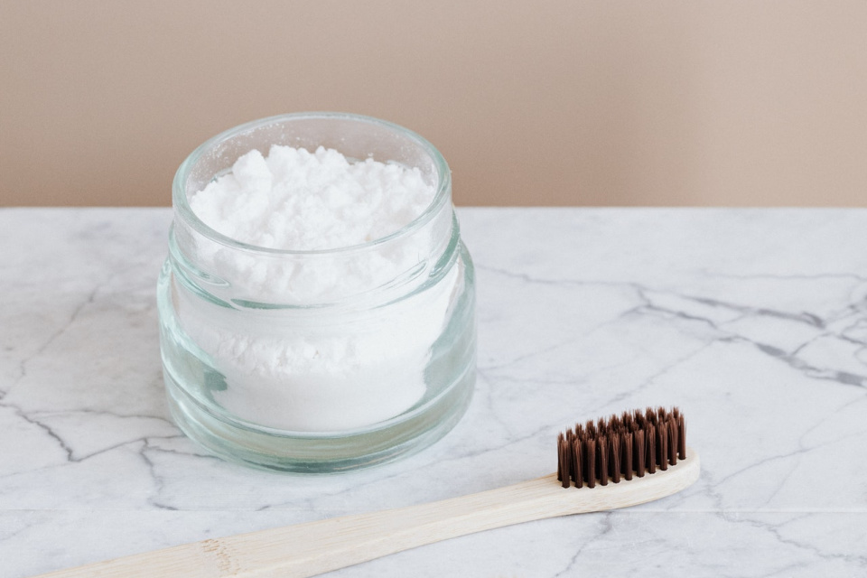 Organic Ways to Whiten Your Smile at Home